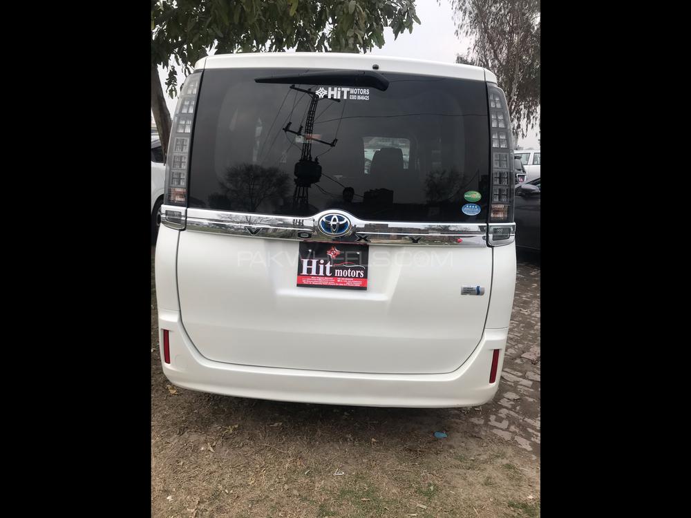 Toyota Voxy 2014 for Sale in Gujranwala Toyota Voxy 2014 for Sale in Gujranwala Image-3