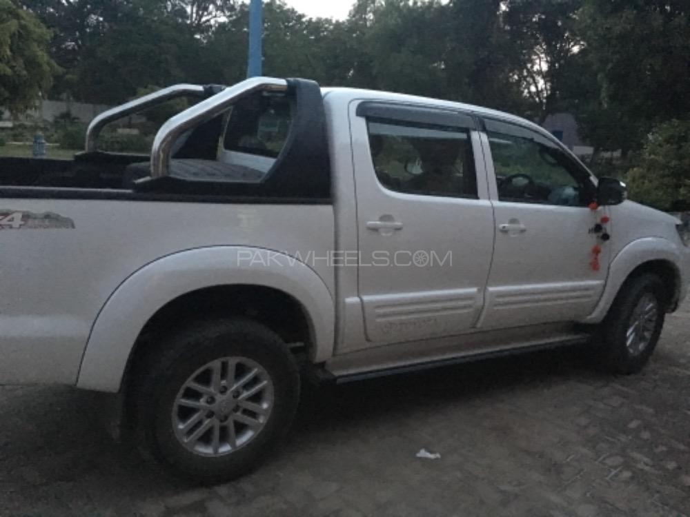 Toyota Hilux 2016 for Sale in Hyderabad Image-1