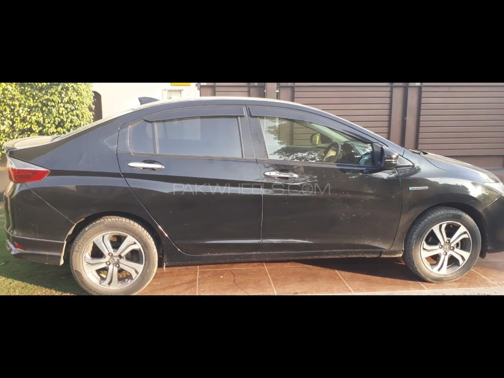 Honda Grace Hybrid 2014 for Sale in Lahore Honda Grace Hybrid 2014 for Sale in Lahore Image-3