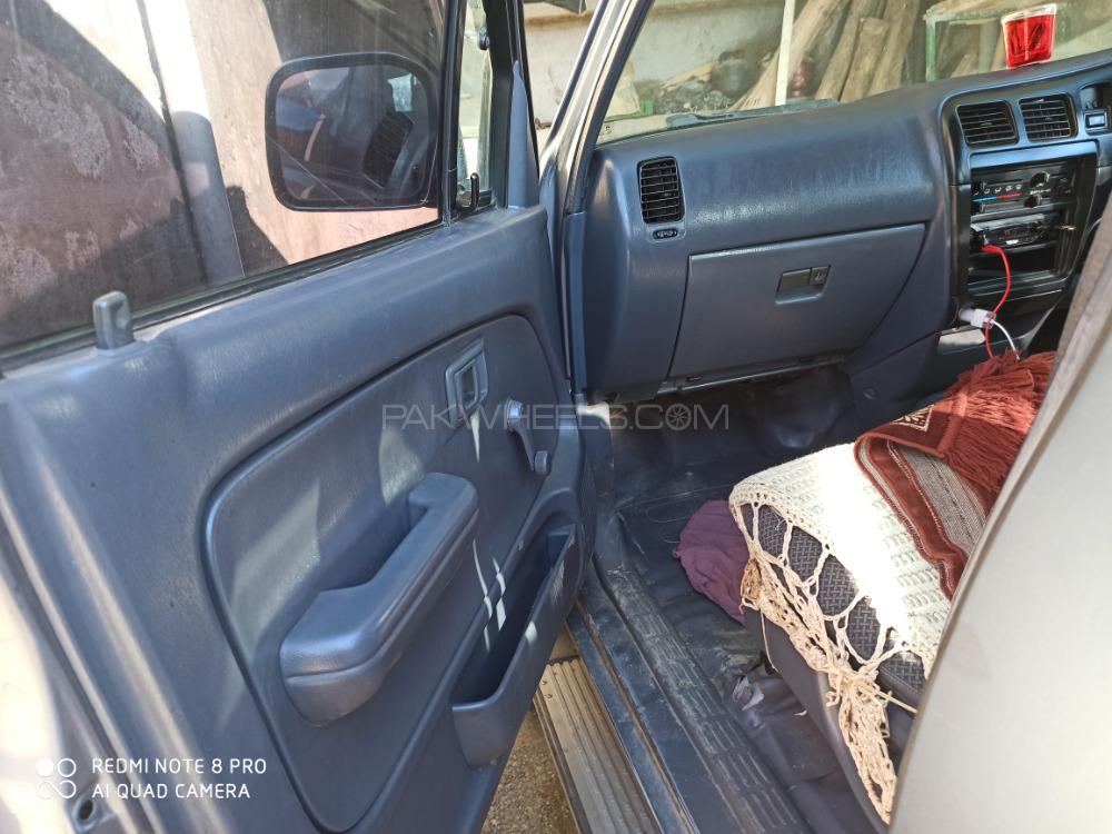 Toyota Hilux 2000 for Sale in Mansehra Toyota Hilux 2000 for Sale in Mansehra Image-12