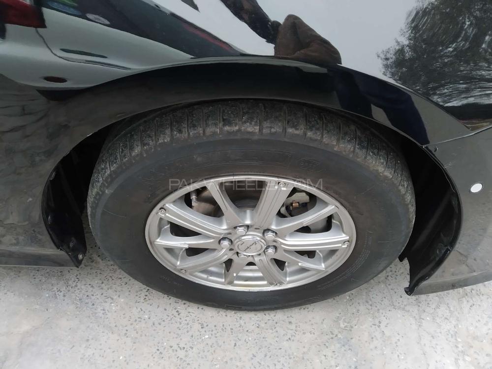 Toyota Prius 2016 for Sale in Lahore Toyota Prius 2016 for Sale in Lahore Image-4