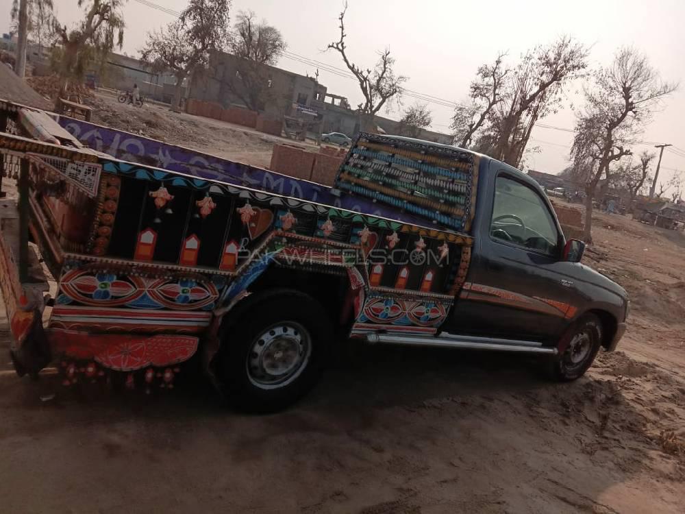 Toyota Hilux 2003 for Sale in Fateh pur Toyota Hilux 2003 for Sale in Fateh pur Image-6
