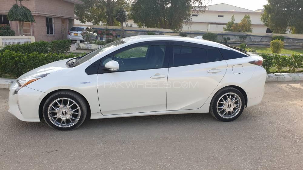 Toyota Prius 2016 for Sale in Hyderabad Toyota Prius 2016 for Sale in Hyderabad Image-12