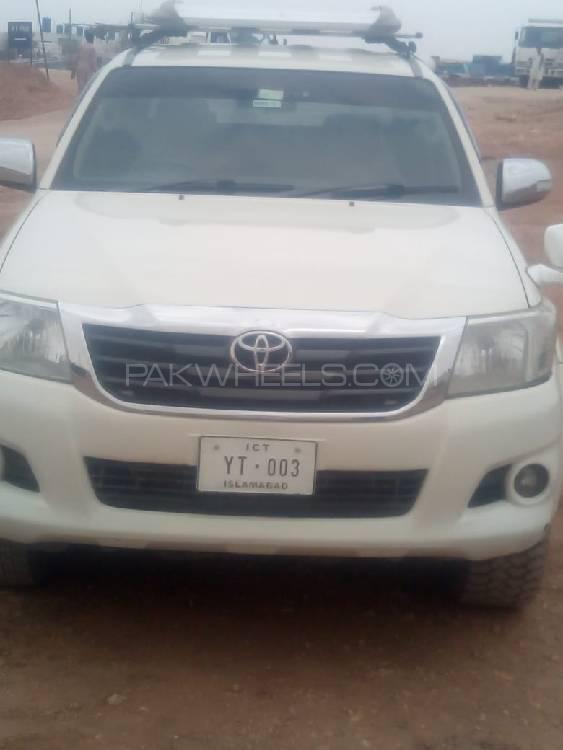 Toyota Hilux 2013 for Sale in Kohat Image-1