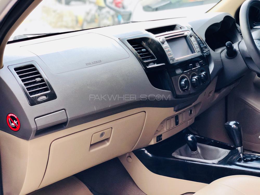Toyota Hilux 2012 for Sale in Lahore Toyota Hilux 2012 for Sale in Lahore Image-6