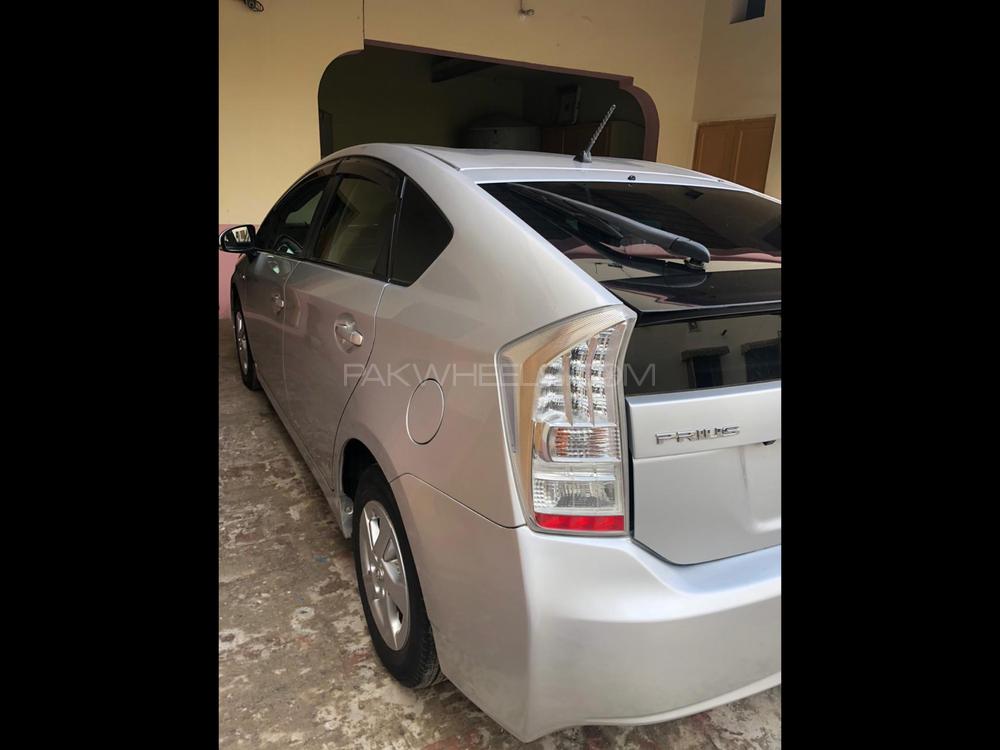 Toyota Prius 2010 for Sale in Lahore Toyota Prius 2010 for Sale in Lahore Image-4