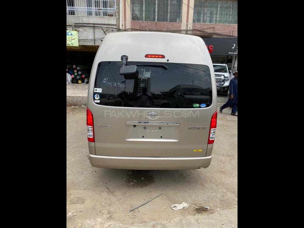 Toyota Hiace 2015 for Sale in Karachi Toyota Hiace 2015 for Sale in Karachi Image-4