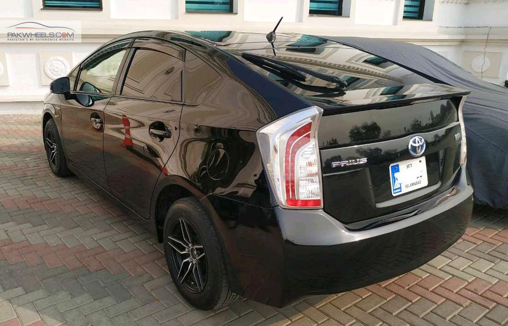 Toyota Prius 2012 for Sale in Lahore Toyota Prius 2012 for Sale in Lahore Image-3