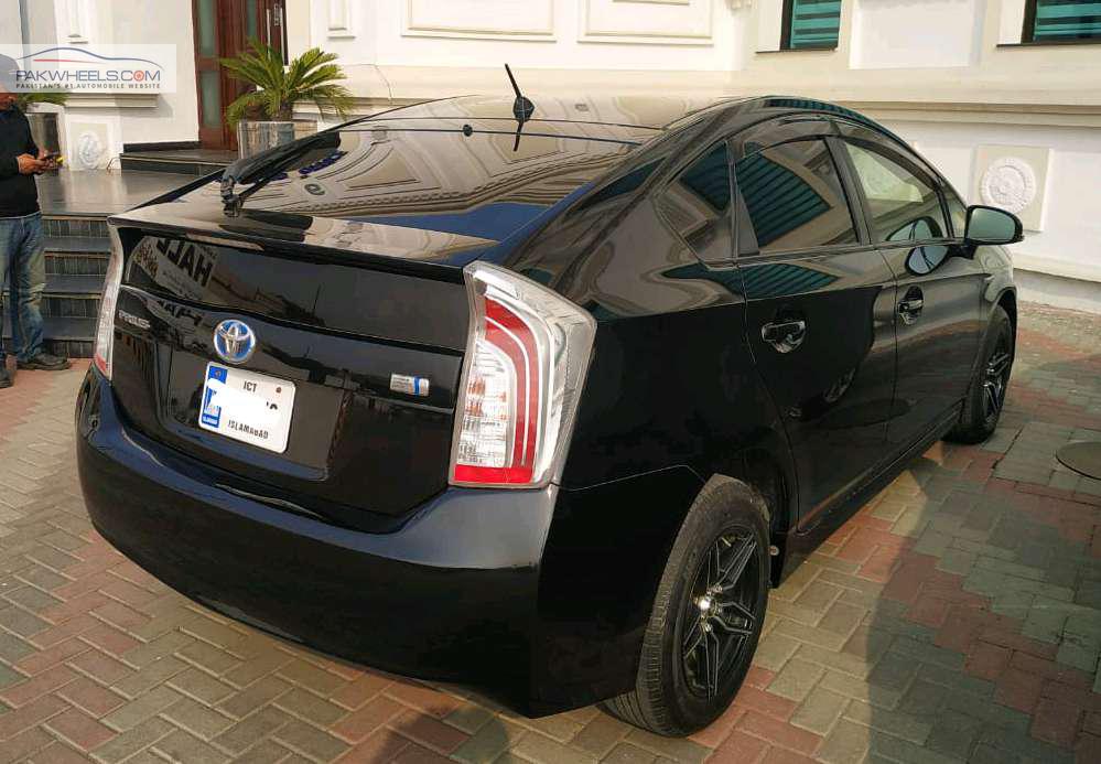 Toyota Prius 2012 for Sale in Lahore Toyota Prius 2012 for Sale in Lahore Image-4