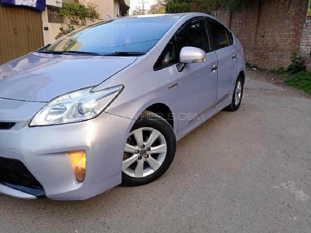 Toyota Prius 2013 for Sale in Lahore Toyota Prius 2013 for Sale in Lahore Image-3