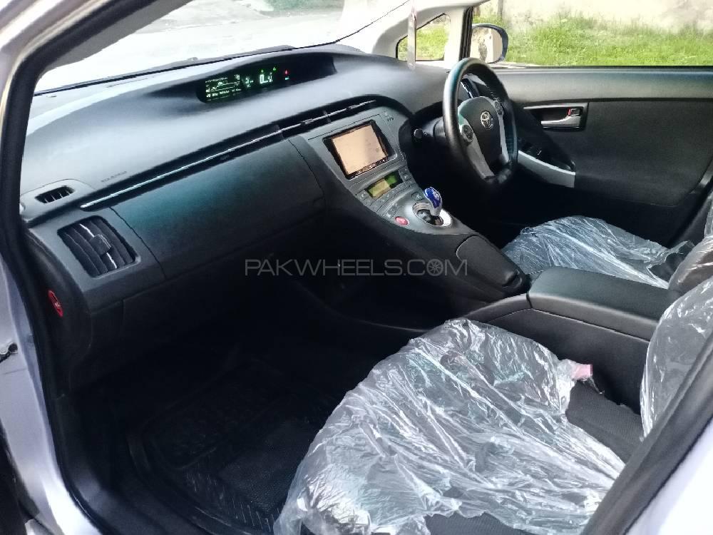 Toyota Prius 2013 for Sale in Lahore Toyota Prius 2013 for Sale in Lahore Image-11