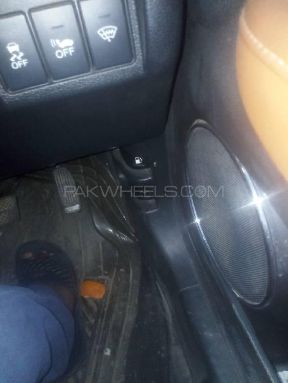 Honda Vezel 2014 for Sale in Lahore Honda Vezel 2014 for Sale in Lahore Image-15