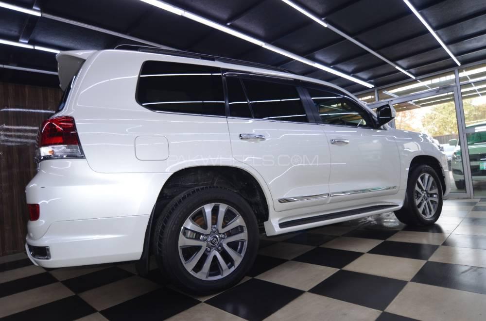 Toyota Land Cruiser 2017 for Sale in Lahore Toyota Land Cruiser 2017 for Sale in Lahore Image-9
