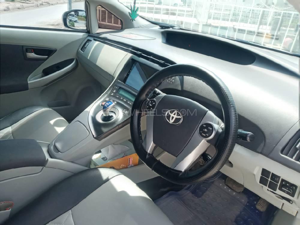 Toyota Prius 2010 for Sale in Peshawar Toyota Prius 2010 for Sale in Peshawar Image-10