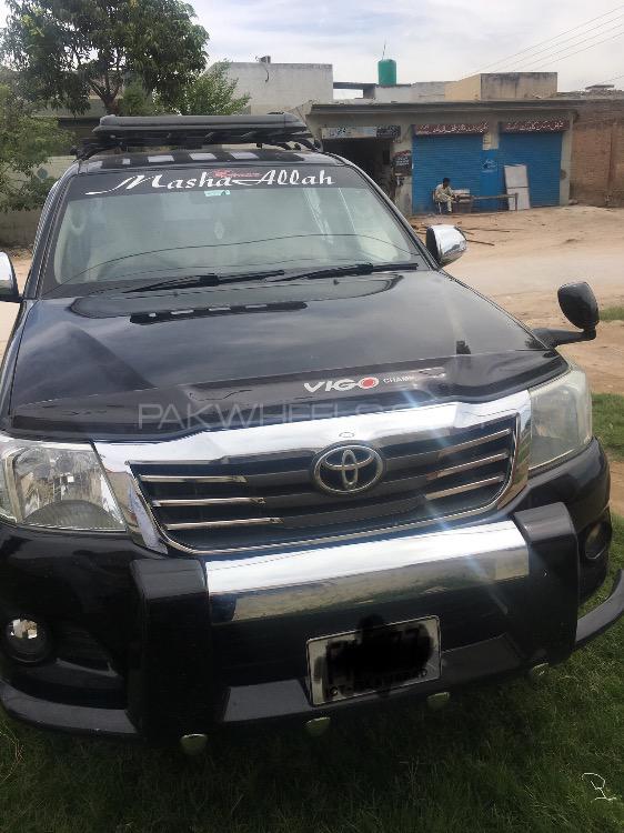 Toyota Hilux 2015 for Sale in Mian Wali Image-1