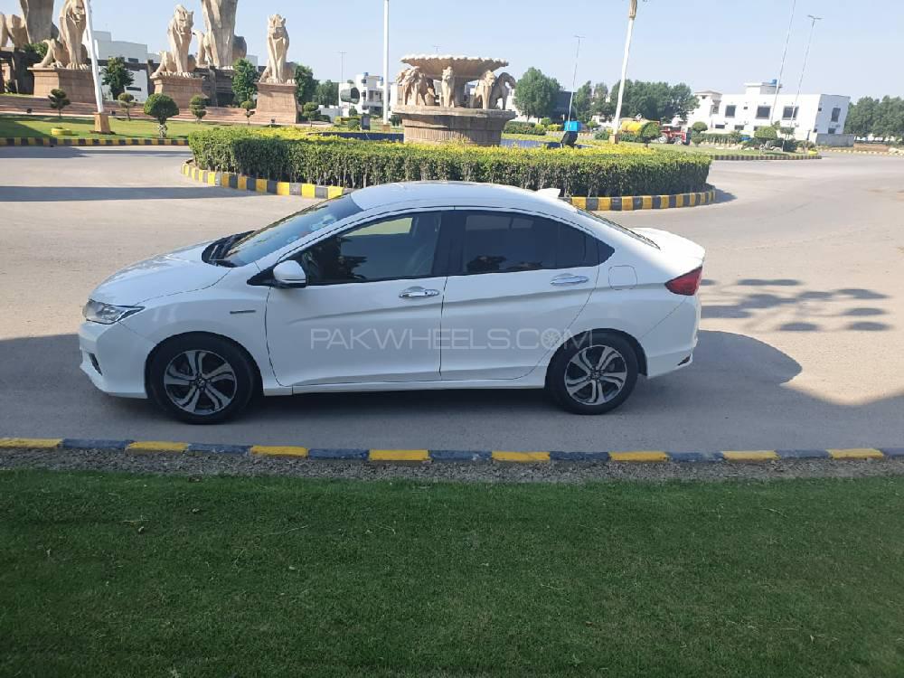 Honda Grace Hybrid 2014 for Sale in Gujranwala Honda Grace Hybrid 2014 for Sale in Gujranwala Image-2