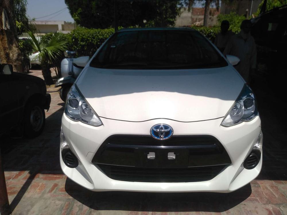 Toyota Aqua 2016 for Sale in Multan Image-1