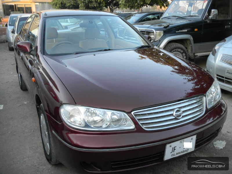 Nissan ex saloon