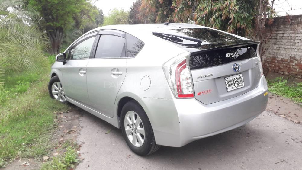 Toyota Prius 2014 for Sale in Faisalabad Toyota Prius 2014 for Sale in Faisalabad Image-4