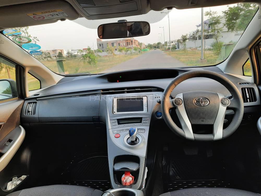 Toyota Prius 2013 for Sale in Lahore Toyota Prius 2013 for Sale in Lahore Image-7