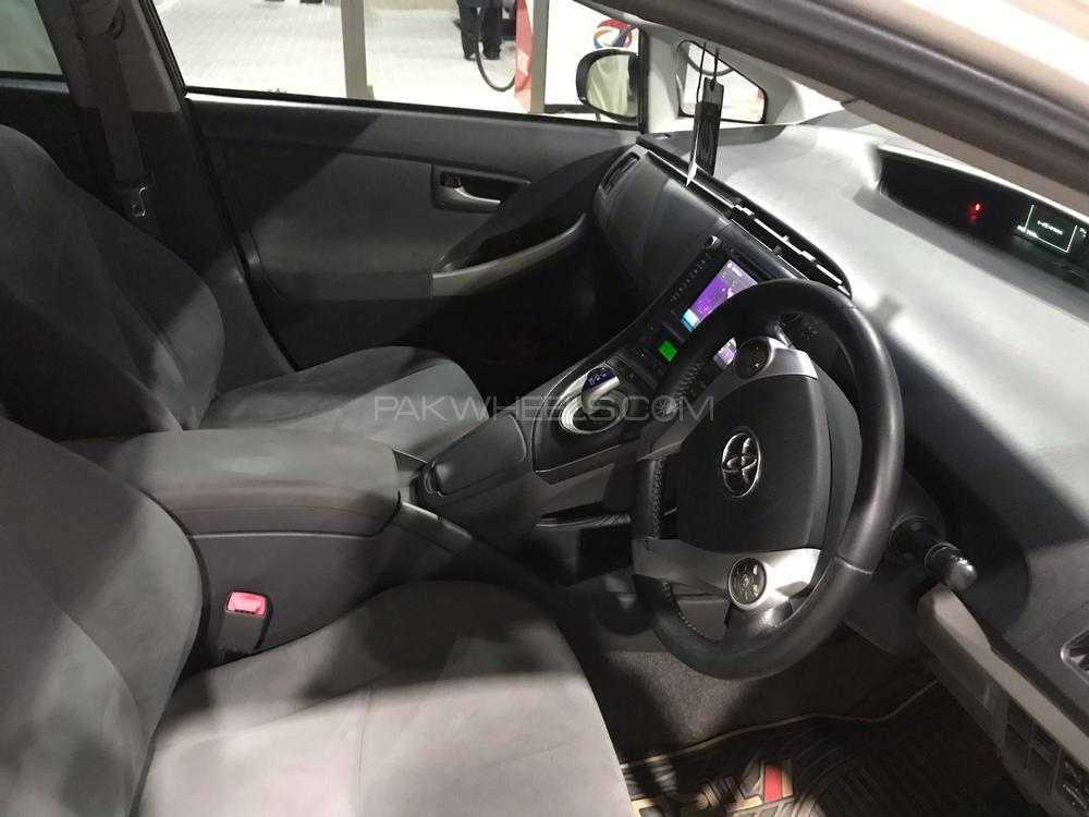 Toyota Prius 2010 for Sale in Peshawar Toyota Prius 2010 for Sale in Peshawar Image-11