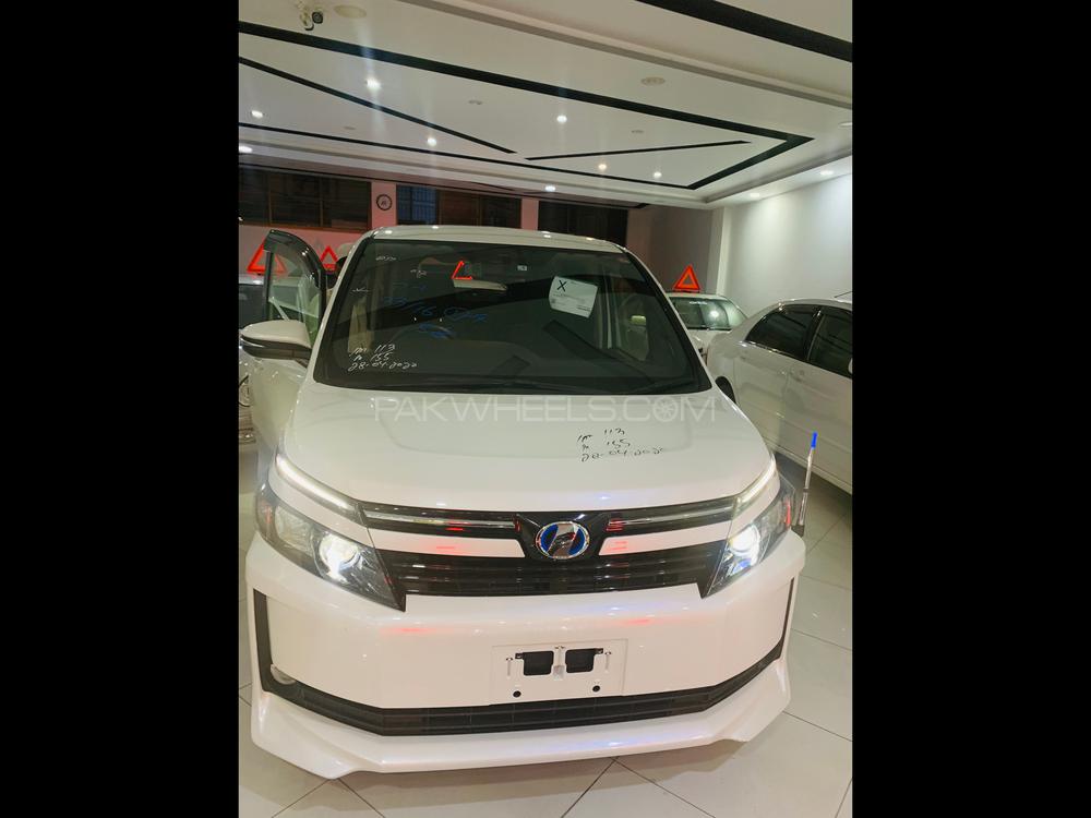 Toyota Voxy 2015 for Sale in Peshawar Image-1