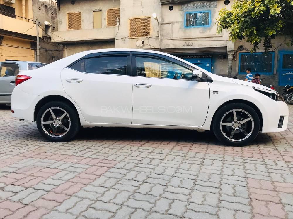 Toyota Corolla 2015 for Sale in Lahore Image-1