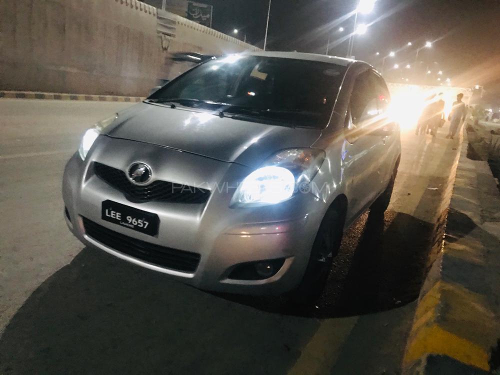 Toyota Vitz 2010 for Sale in Peshawar Image-1