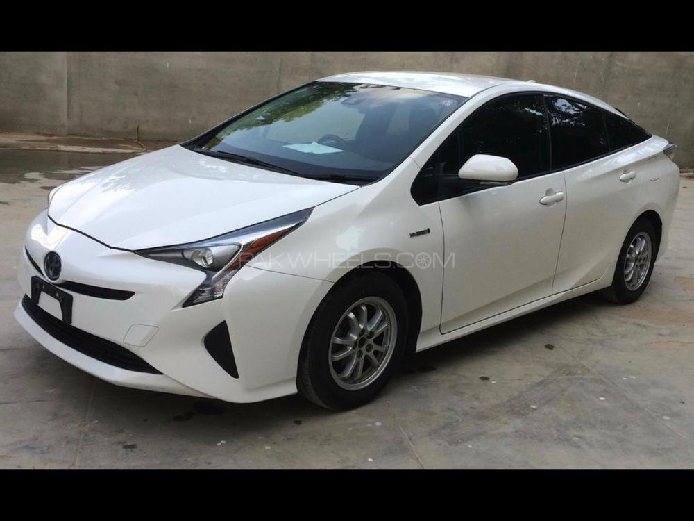 Toyota Prius 2017 for Sale in Karachi Image-1