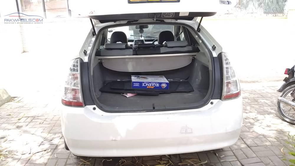 Toyota Prius 2011 for Sale in Karachi Toyota Prius 2011 for Sale in Karachi Image-7