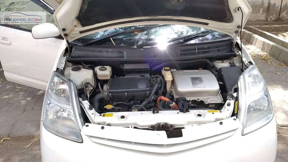 Toyota Prius 2011 for Sale in Karachi Toyota Prius 2011 for Sale in Karachi Image-8