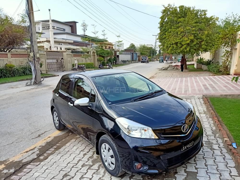 Toyota Vitz 2012 for Sale in Multan Image-1