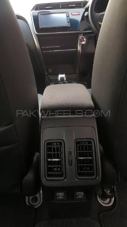 ہونڈا گریس ہائبرڈ 2017 for Sale in لاہور ہونڈا گریس ہائبرڈ 2017 for Sale in لاہور Image-11