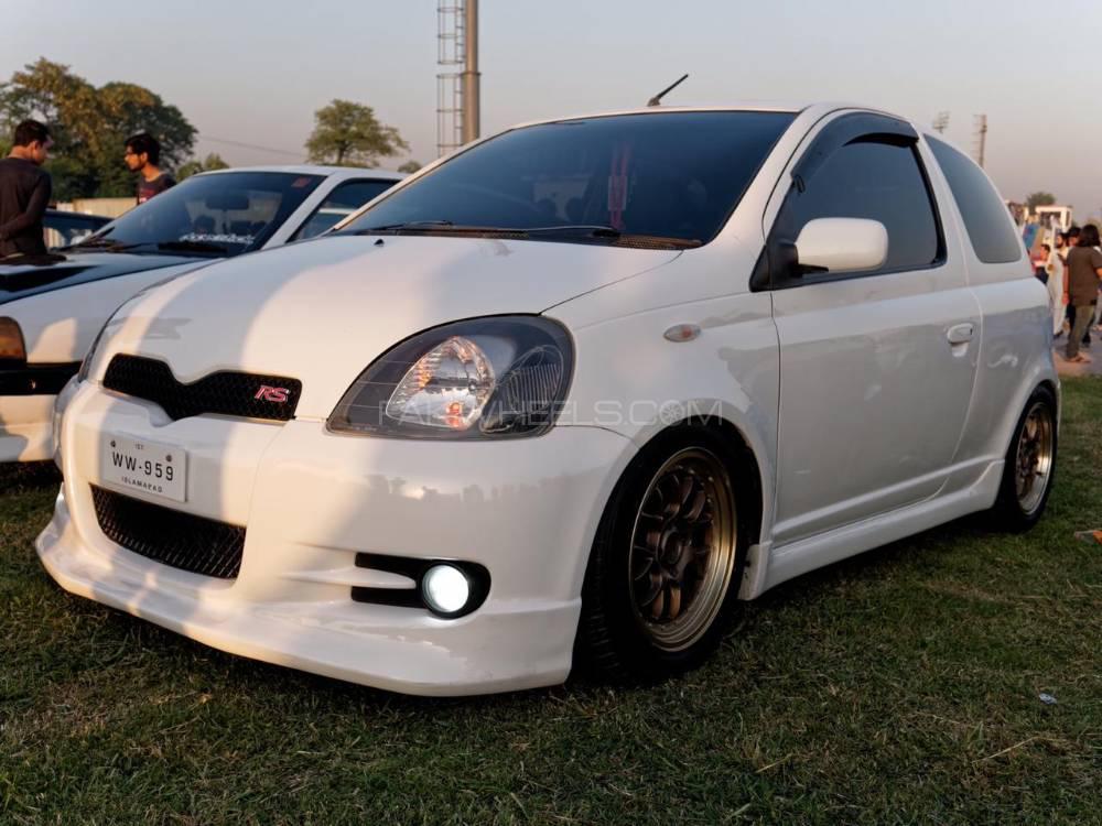 Toyota vitz 2000 года