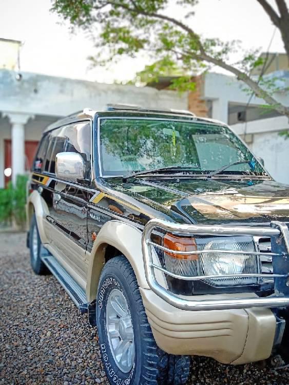 Mitsubishi Pajero 1992 for Sale in Peshawar Image-1