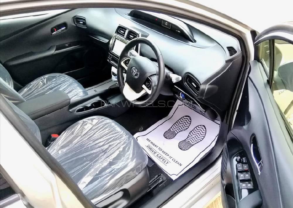 Toyota Prius 2017 for Sale in Karachi Toyota Prius 2017 for Sale in Karachi Image-10