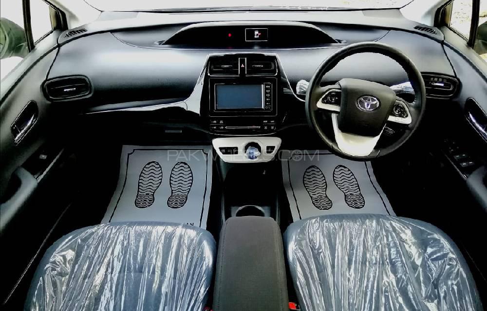 Toyota Prius 2017 for Sale in Karachi Toyota Prius 2017 for Sale in Karachi Image-11
