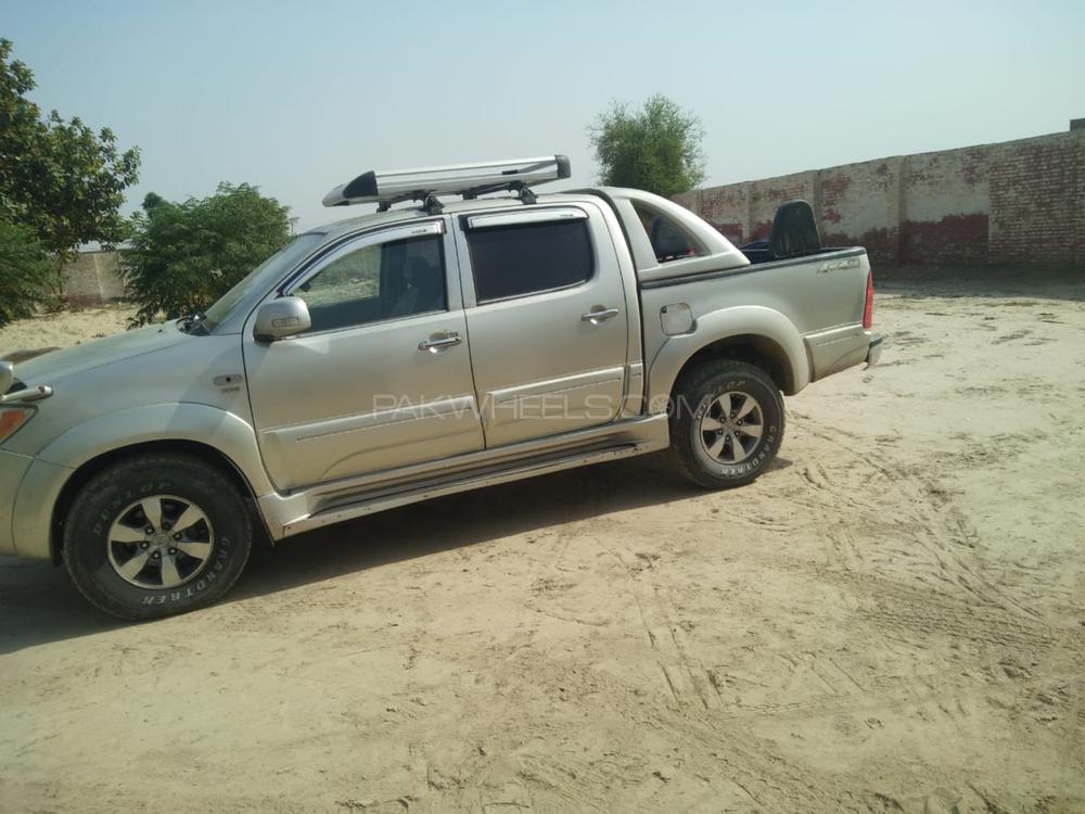 Toyota Hilux 2011 for Sale in Khudian Khas Image-1