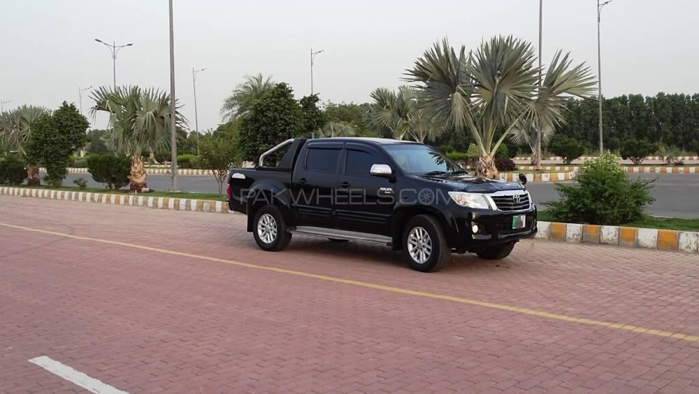 Toyota Hilux 2015 for Sale in Multan Image-1