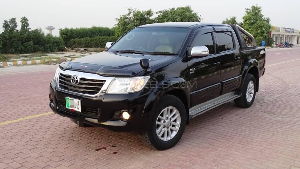 Toyota Hilux 2015 for Sale in Multan Toyota Hilux 2015 for Sale in Multan Image-7