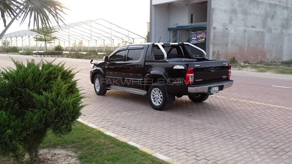 Toyota Hilux 2015 for Sale in Multan Toyota Hilux 2015 for Sale in Multan Image-8
