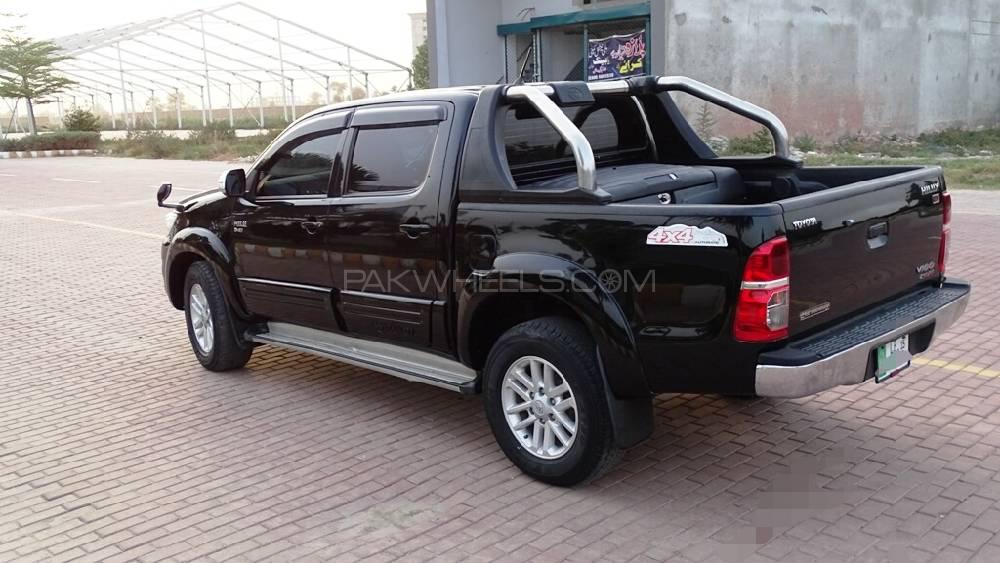 Toyota Hilux 2015 for Sale in Multan Toyota Hilux 2015 for Sale in Multan Image-12