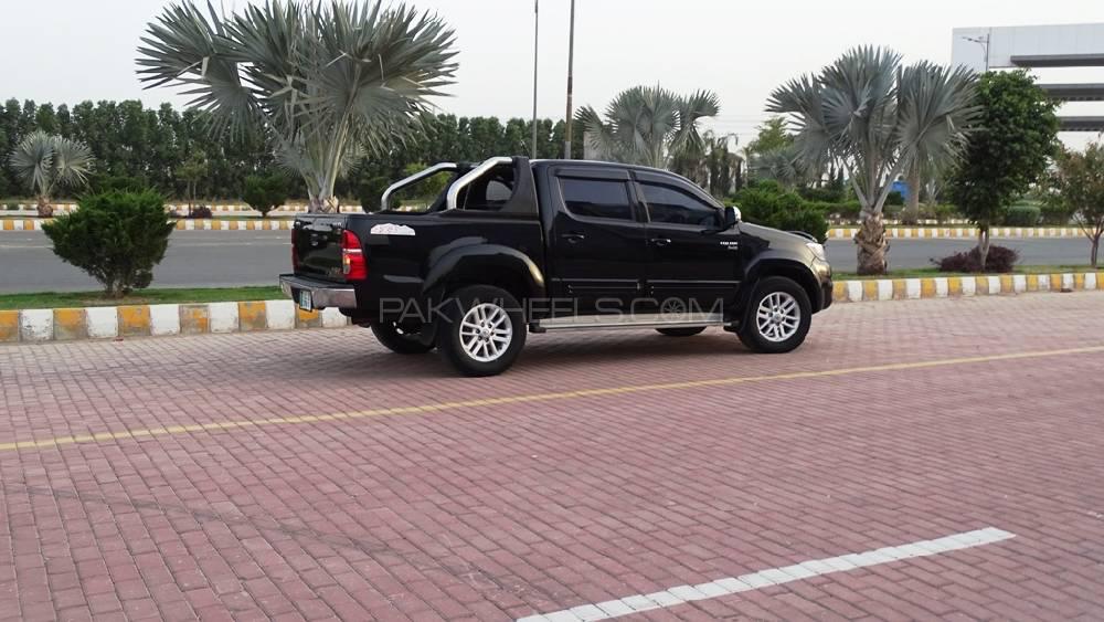 Toyota Hilux 2015 for Sale in Multan Toyota Hilux 2015 for Sale in Multan Image-15