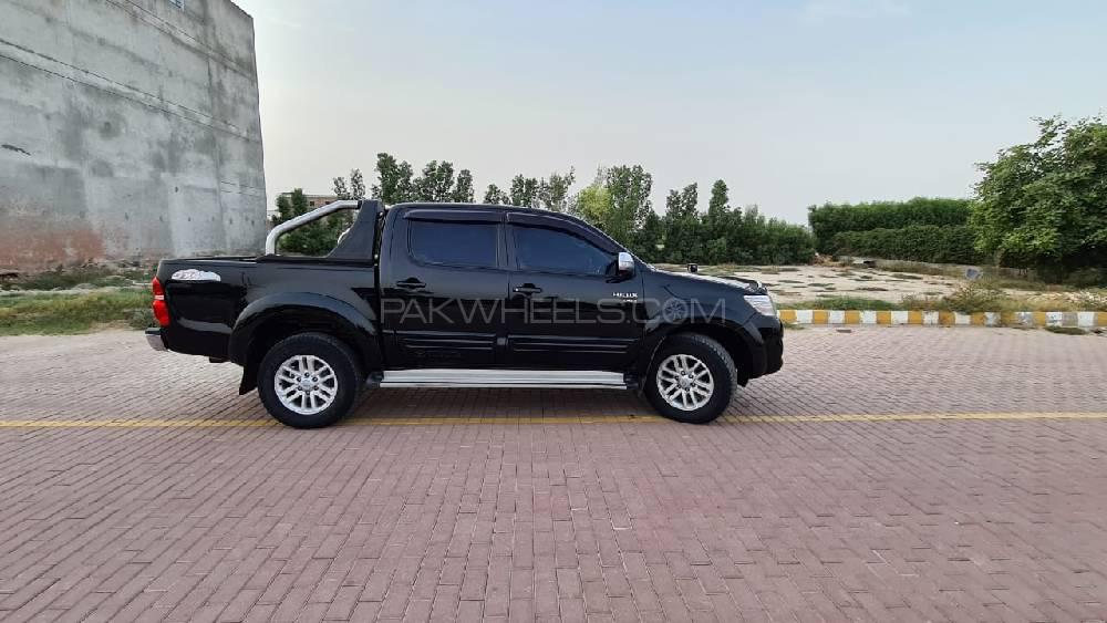 Toyota Hilux 2015 for Sale in Multan Toyota Hilux 2015 for Sale in Multan Image-20