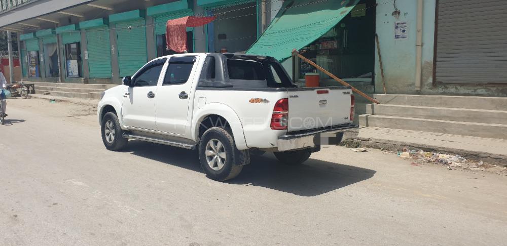 Toyota Hilux 2011 for Sale in Dera ismail khan Image-1