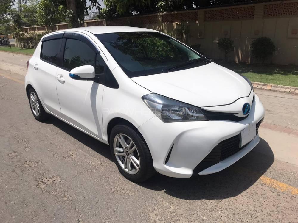 Toyota Vitz 2015 for Sale in Multan Image-1