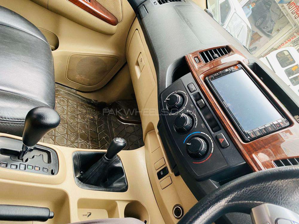 Toyota Hilux 2015 for Sale in Rawalpindi Toyota Hilux 2015 for Sale in Rawalpindi Image-9