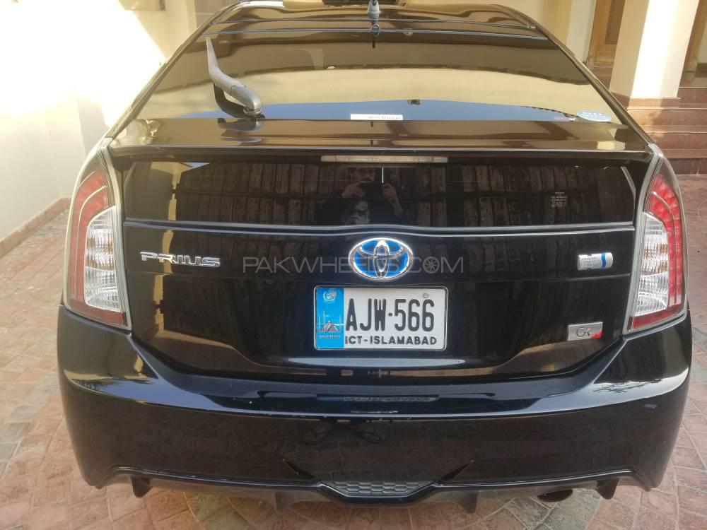 Toyota Prius 2014 for Sale in Lahore Toyota Prius 2014 for Sale in Lahore Image-9