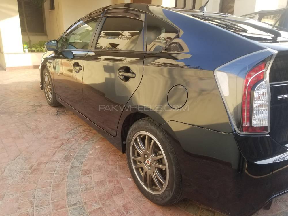 Toyota Prius 2014 for Sale in Lahore Toyota Prius 2014 for Sale in Lahore Image-8