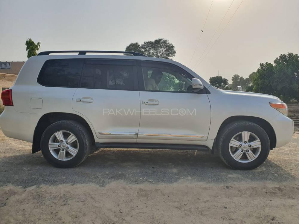 Toyota Land Cruiser 2013 for Sale in Vehari Toyota Land Cruiser 2013 for Sale in Vehari Image-2